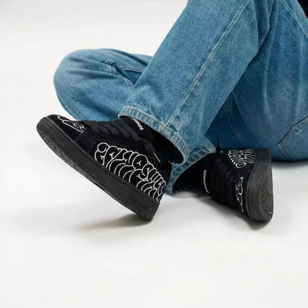 Vandal Black White